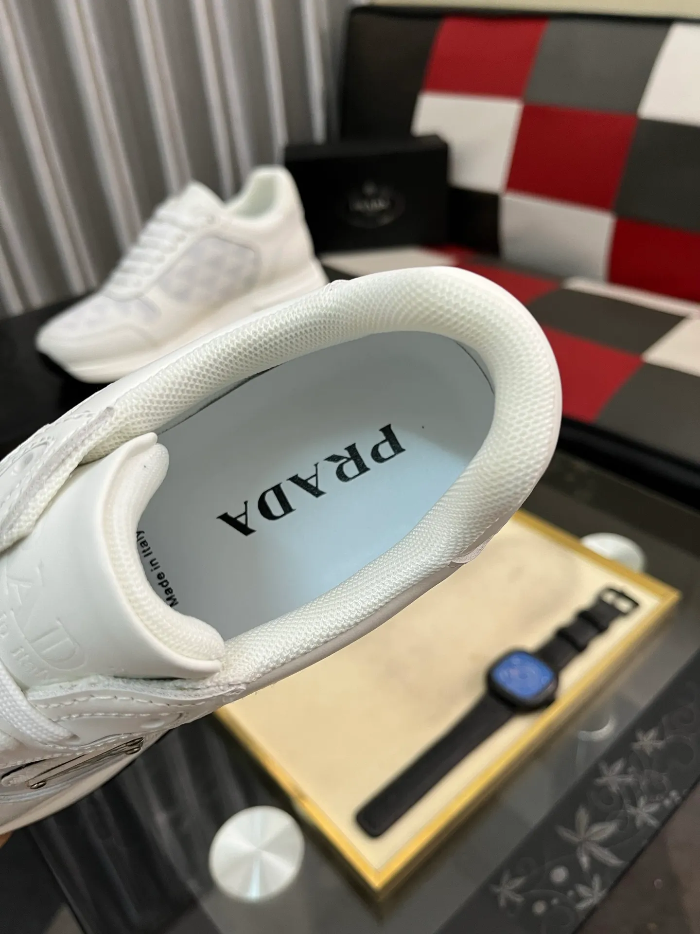Men's men's shoes 💰420⌚️⌚️ Prada/Prada Men's new casual shoes, this sports shoe is made of imported calfskin upper with breathable mesh and breathable mesh lining. The foot pads are made of sheepskin, and the outsole is made of non-slip sports exclusive rubber outsole with logo. It feels good on the feet and is a fashionable item! Size: 38-442️⃣Colors available